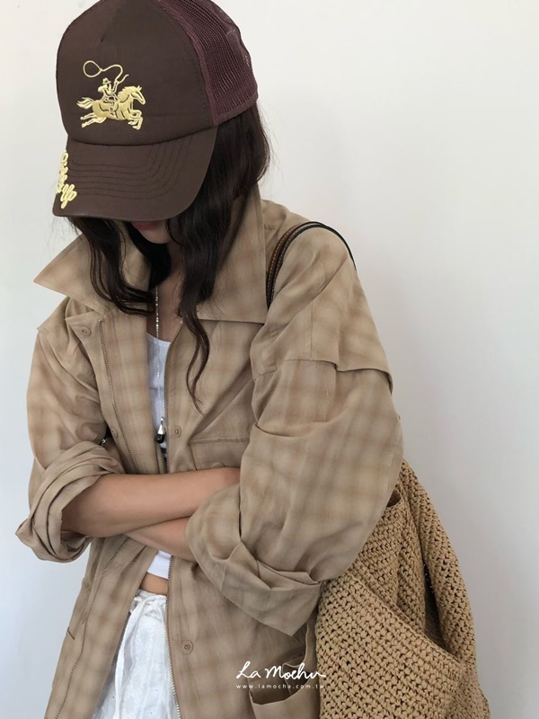 多口袋淡色格紋外套